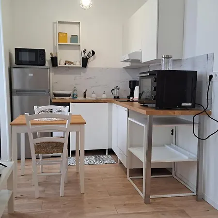 Meuble En Face Des Thermes דירה