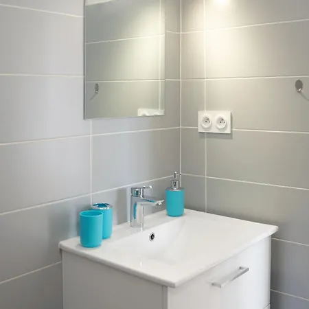 Meuble En Face Des Thermes דירה אלברד