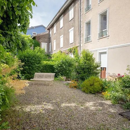 Meuble En Face Des Thermes *