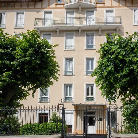 Meuble En Face Des Thermes