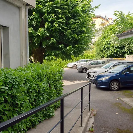 Meuble En Face Des Thermes דירה